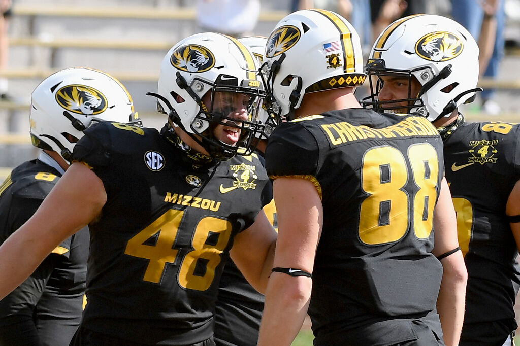 Niko Hea celebrates his touchdown